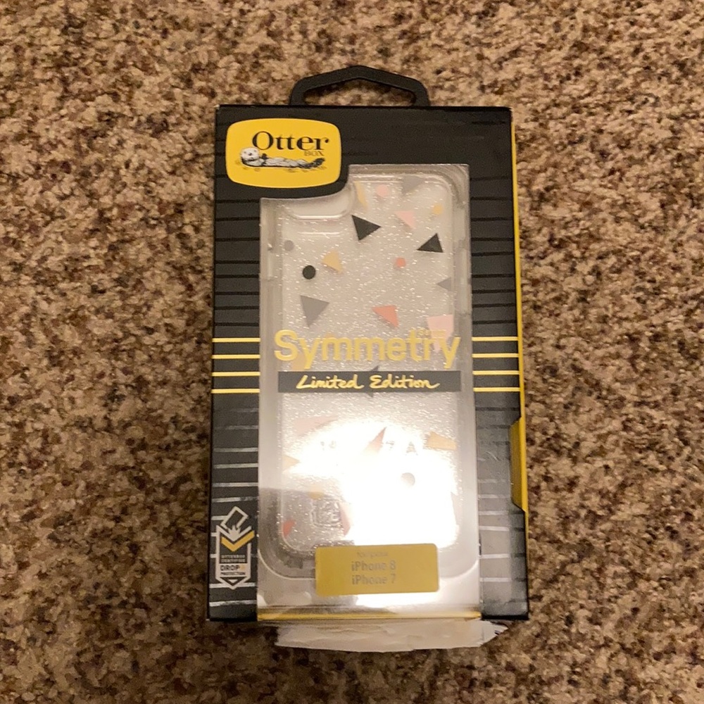 Otter box Symmetry IPhone 7/8 case.